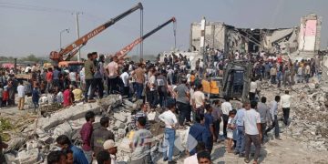 Уже 70 человек погибли после удара по школе в Иране Уже 70 человек погибли после удара по школе в Иране