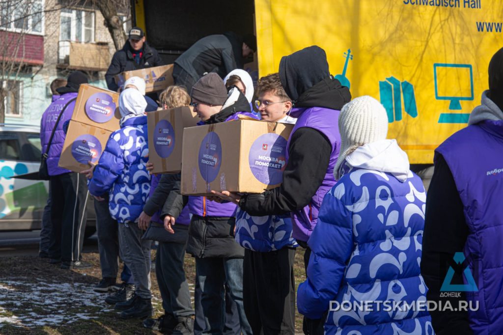 «От Москвы до Донецка с любовью»: столичные волонтёры привезли в Донбасс пять тонн груза ко Дню защитника Отечества