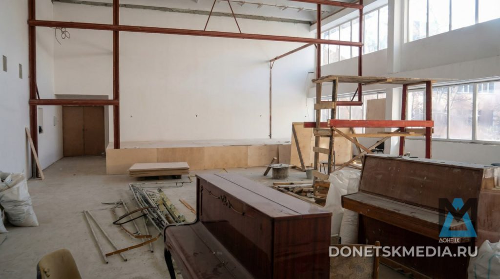 Прощайте, старые парты: в Луганске капитально ремонтируют гимназию № 52