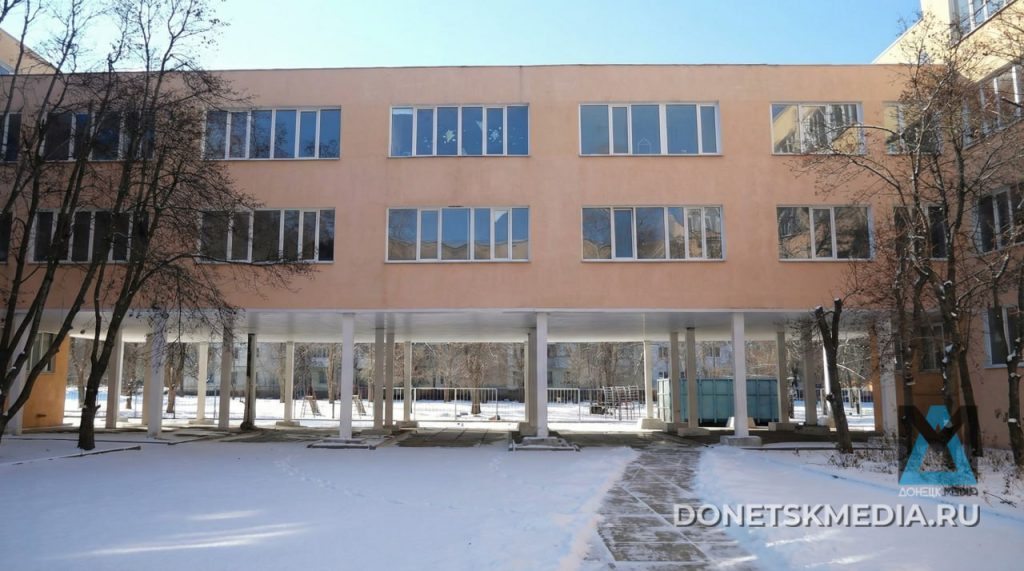 Прощайте, старые парты: в Луганске капитально ремонтируют гимназию № 52