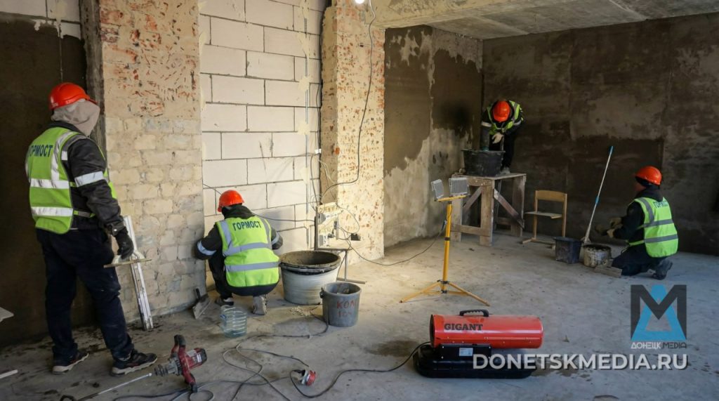 Прощайте, старые парты: в Луганске капитально ремонтируют гимназию № 52