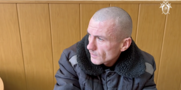 Военные следователи допрашивают пленного солдата 129-й бригады теробороны Украины