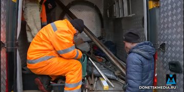 Москва дарит тепло: бригады помогают латать коммуникации в Донецке