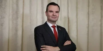 «Хочется признаваться в любви»: Александр Парецкий поздравил женщин Донбасса с праздником весны