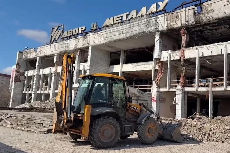 Возрождение ДК «Металлургов» в Мариуполе, фестиваль материнства в Донецке и врачебный десант из регионов-шефов. Дайджест за 1 марта