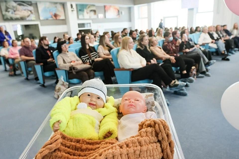 Возрождение ДК «Металлургов» в Мариуполе, фестиваль материнства в Донецке и врачебный десант из регионов-шефов. Дайджест за 1 марта