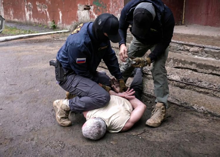 Психология предательства: эксперты рассказали, как не стать жертвой вражеских вербовщиков