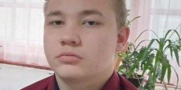 В Донецке объявили в розыск 16-летнего Вадим Шапаренко на синей «семерке» В Донецке объявили в розыск 16-летнего Вадим Шапаренко на синей «семерке»