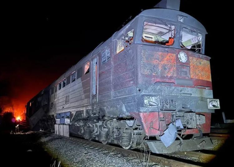 Украинские БПЛА атаковали гражданский состав с топливом в ЛНР, есть жертвы