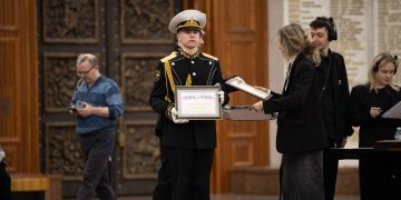 На Адмиральском приёме в Москве вице-премьер ДНР наградила друзей республики