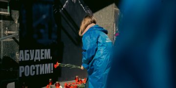 В Донецке почтили память жертв удара «Точкой-У» по улице Университетской