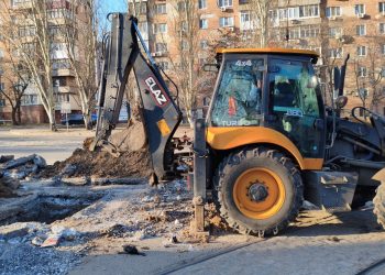 Специалисты Москвы и «Воды Донбасса» заменили 5 метров аварийного трубопровода в центре Донецка