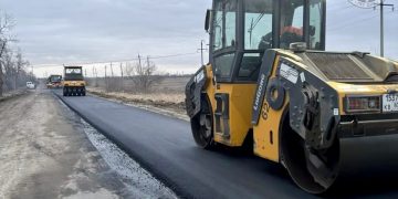В ДНР одновременно восстанавливают 90 километров трасс