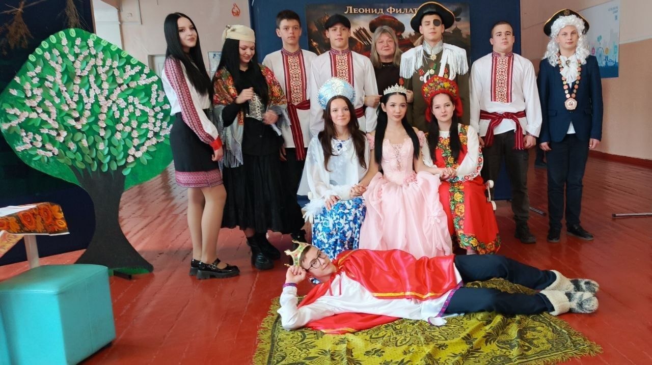 Котошоу в Донецке, весеннее обновление и театральные премьеры. Дайджест за 26 марта