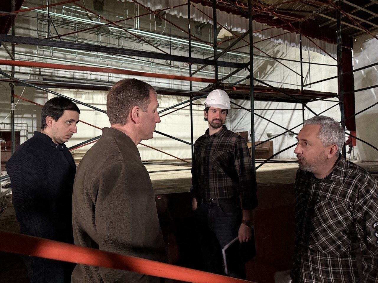 Котошоу в Донецке, весеннее обновление и театральные премьеры. Дайджест за 26 марта