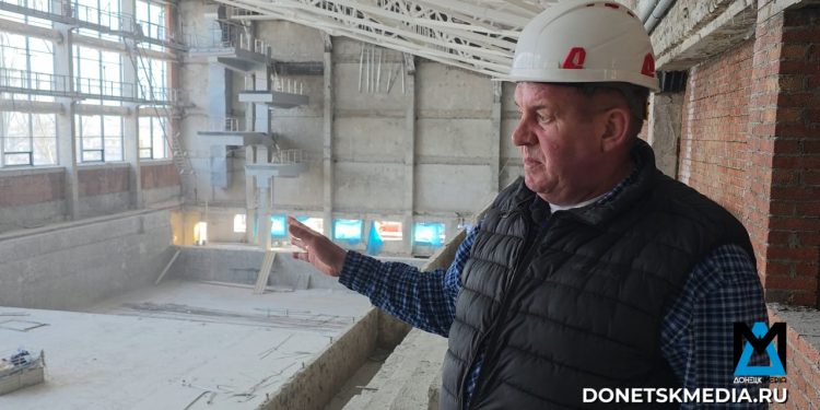 Большая вода «Нептуна»: в Мариуполе восстанавливают главный городской бассейн