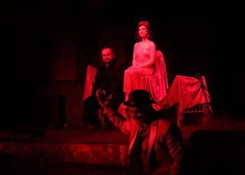 Режиссер из Москвы Антон Непомнящий поставил в Мариупольском русском театре «Мастера и Маргариту»