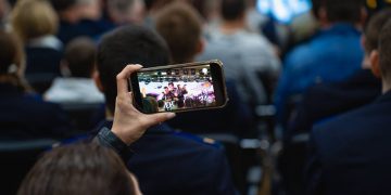 Новая жизнь мариупольских многоэтажек, премьера «Центурии» и дорожный рывок в Макеевке. Дайджест за 30 марта