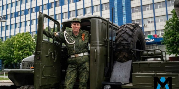Позывной «Мамочка»: история единственной в Донбассе женщины, которая села за руль «Града»