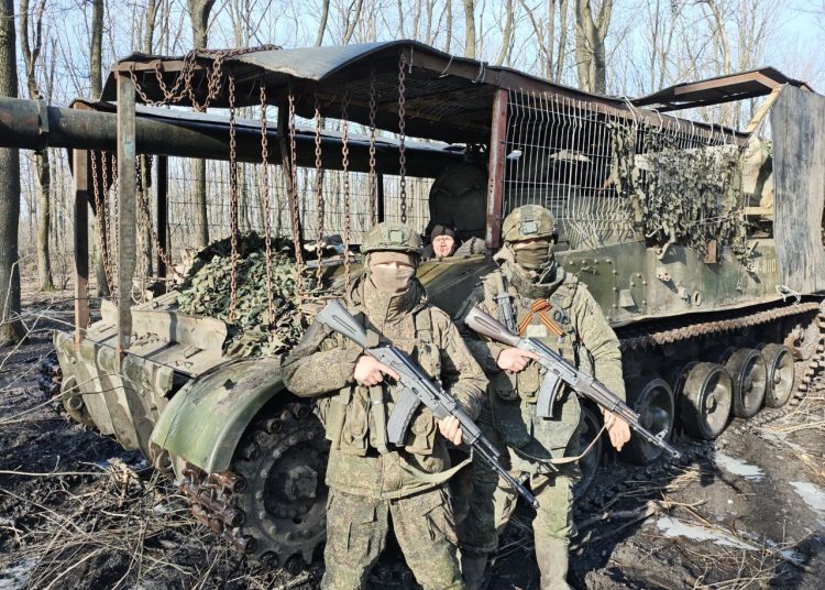 Воины «Центра» прорываются в Гришино и Новопавловку, вынуждая киевских нацистов сдаваться в плен