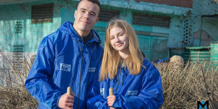 В Донецке 150 активистов вышли на первый весенний субботник