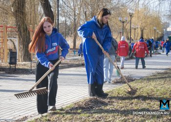 В Донецке 150 активистов вышли на первый весенний субботник