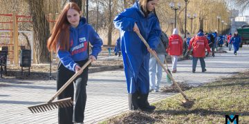 В Донецке 150 активистов вышли на первый весенний субботник