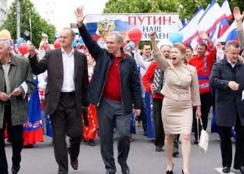 «Мы защитили Крым, теперь защищаем Донбасс»: история полуострова, который изменил всю страну «Мы защитили Крым, теперь защищаем Донбасс»: история полуострова, который изменил всю страну