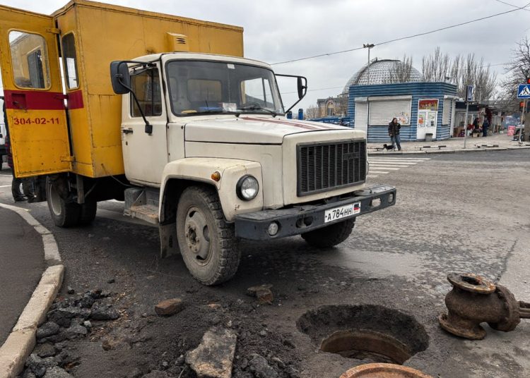 В Ворошиловском районе Донецка обновили водопровод: московские специалисты передали опыт и технику В Ворошиловском районе Донецка обновили водопровод: московские специалисты передали опыт и технику