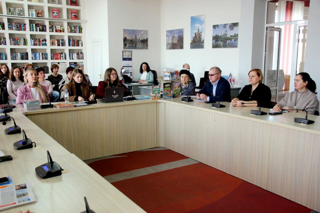 В Ясиноватой открылась детская агролаборатория, а в Мариупольском музее открылся зал Куинджи. Дайджест новостей ДНР за 21 марта