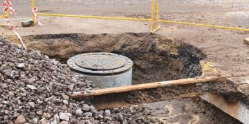 Специалисты из Москвы залатали коллектор полувековой давности в Донецке