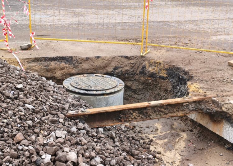 Специалисты из Москвы залатали коллектор полувековой давности в Донецке