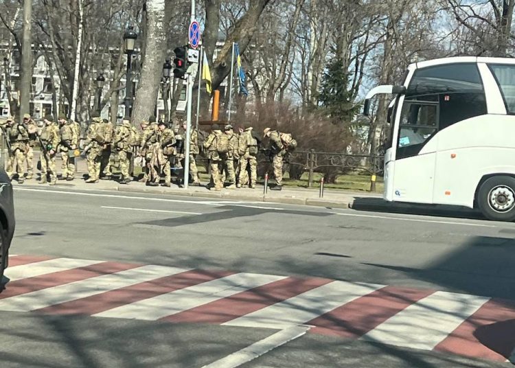 Парламентский спринт: почему украинские депутаты разбегаются перед заседанием