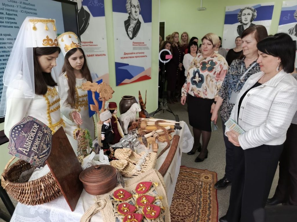 Как восстанавливают больницы ДНР: в Мариуполе строят стационар на 236 коек. Дайджест новостей за 27 марта