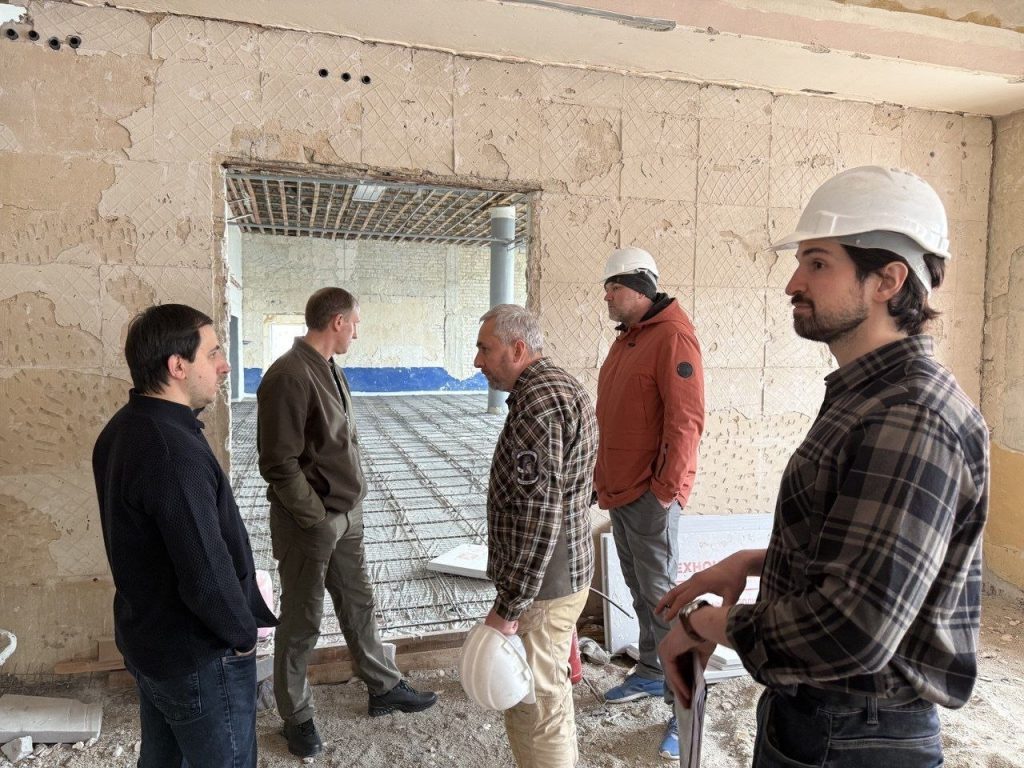 Как восстанавливают больницы ДНР: в Мариуполе строят стационар на 236 коек. Дайджест новостей за 27 марта