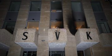 Нападение на Русский дом в Праге: шесть бутылок коктейля Молотова