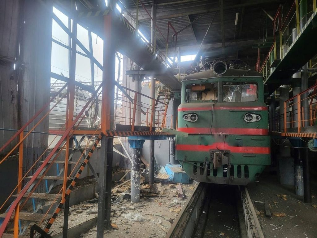 Демилитаризация логистики Киева: ВС РФ выбили локомотивы в Кривом Роге и Чернигове