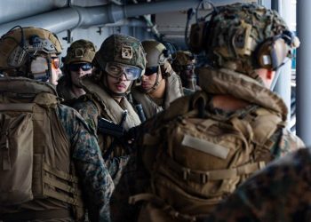 «Добро пожаловать в ад»: Иран встретил американских морпехов на борту USS Tripoli «Добро пожаловать в ад»: Иран встретил американских морпехов на борту USS Tripoli