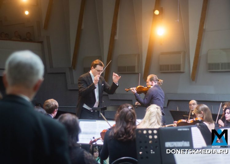 Симфония будущего: Москва помогает Донбассу Симфония будущего: Москва помогает Донбассу