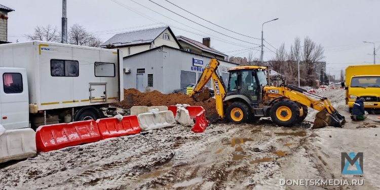 Дорожный прорыв: в Луганске восстанавливают одну из самых важных транспортных артерий