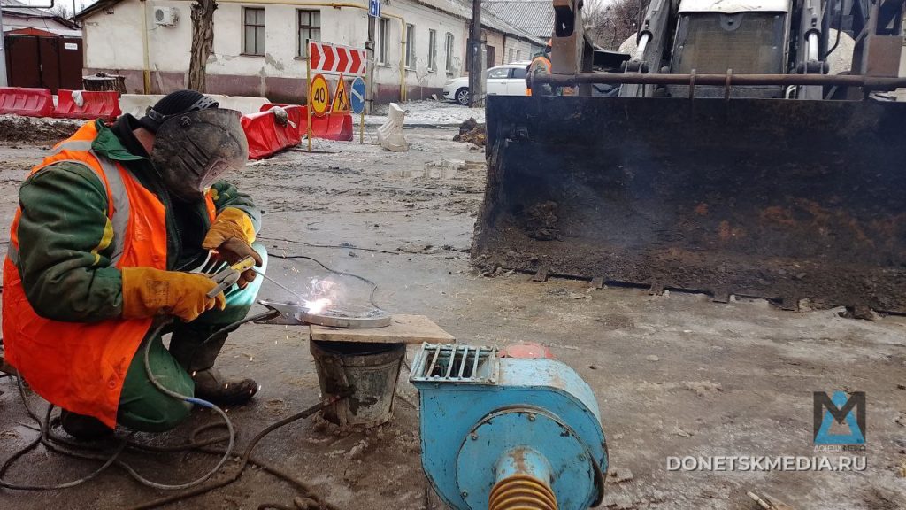 Дорожный прорыв: в Луганске восстанавливают одну из самых важных транспортных артерий