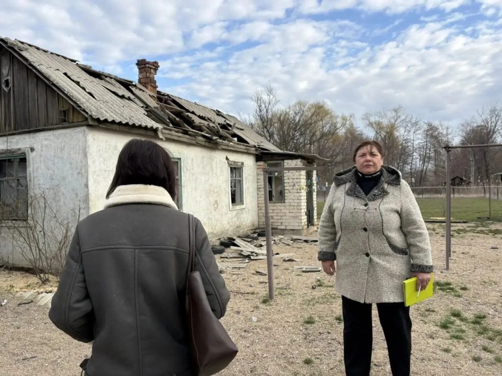 Боевики ВСУ атаковали Станично-Луганский округ беспилотниками. Повреждены пять домов