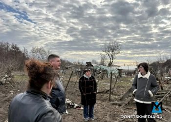 Боевики ВСУ атаковали Станично-Луганский округ беспилотниками. Повреждены пять домов