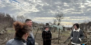 Боевики ВСУ атаковали Станично-Луганский округ беспилотниками. Повреждены пять домов