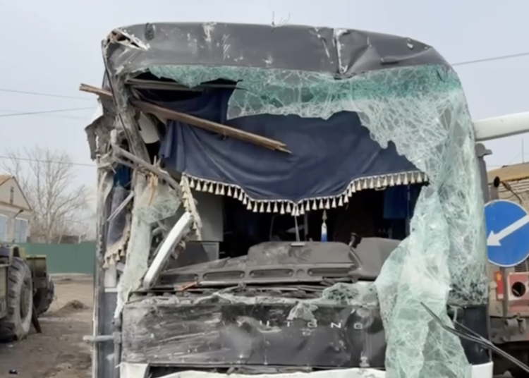 В ЛНР автобус «Москва – Стаханов» влетел в частный дом, есть пострадавшие