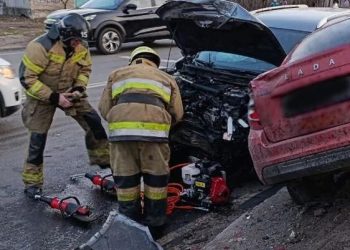МЧС Макеевки спасли пострадавшего парня в ДТП