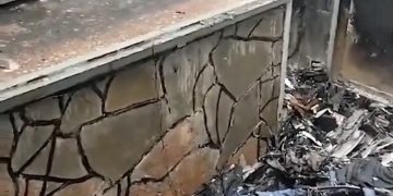 В Шахтёрске пожар уничтожил торговые ряды на рынке