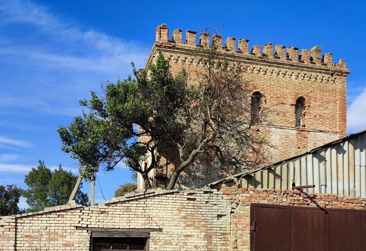 Архитекторы нового поколения вдохнут жизнь в заброшенную усадьбу Фальц-Фейнов на Херсонской земле Архитекторы нового поколения вдохнут жизнь в заброшенную усадьбу Фальц-Фейнов на Херсонской земле