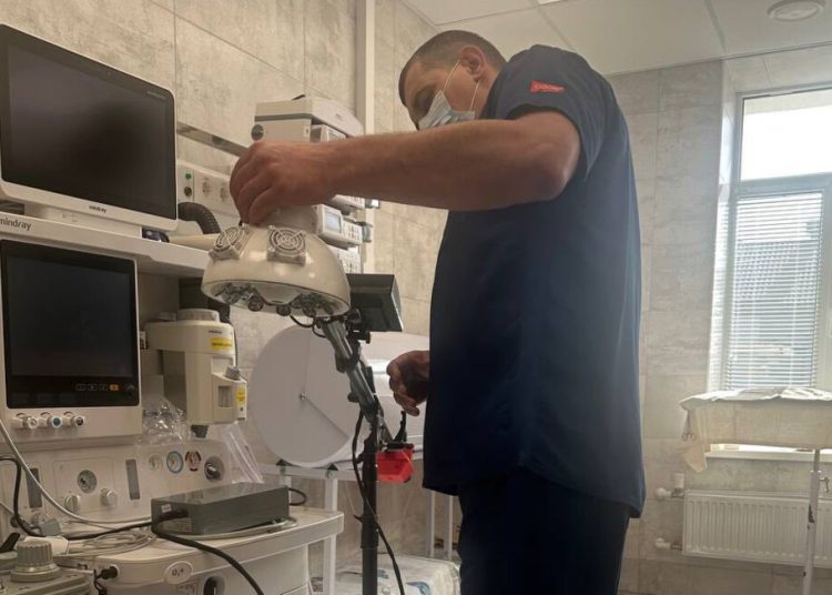 В больницах Донбасса благодаря Москве внедряют методы фотодинамической терапии