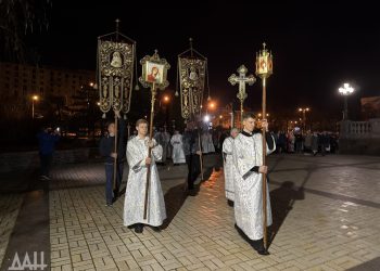 Пасхальное перемирие: ночью в Донецке прошла пасхальная служба без угрозы обстрелов
